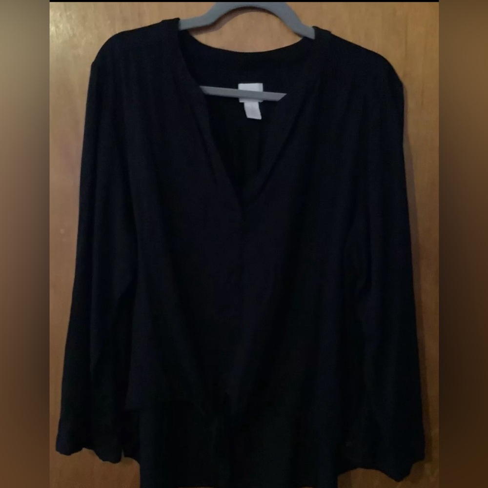 Chico’s size 3 XL Black V-neck top.